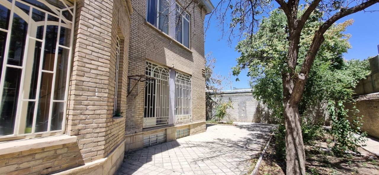 کتابخانهای به وسعت تاریخ/ خانه عبادی؛ میراثدار هگمتانه