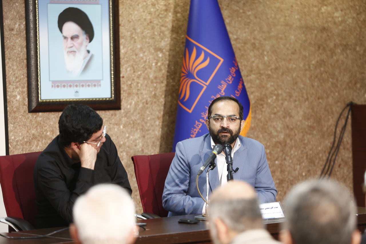 کتاب «فروغ ابدیت» نوعی وقایعنمایی و بازنمایی تاریخ است/ بهرهگیری از اسناد معتبر