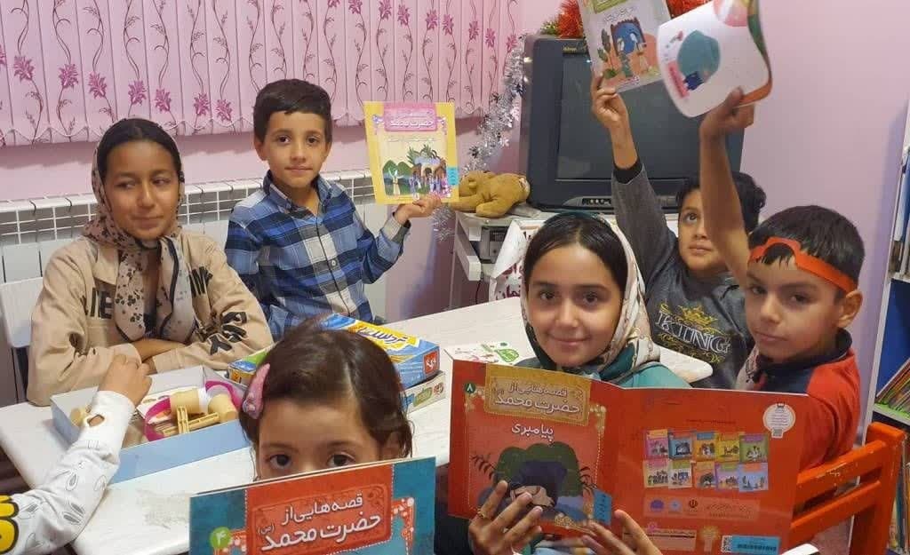 رونمایی از کتاب «من اگر روضه خوان بودم» در گناباد/ نقد فیلم «شیار 143» در تربتحیدریه