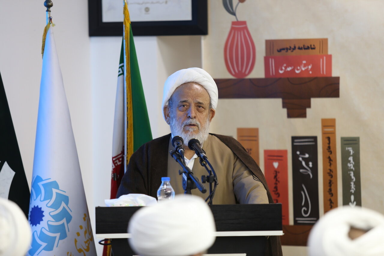 کتابخانههای عمومی ایران بیبدیل است/ اهمیت تغییر کتاب مکتوب به الکترونیک