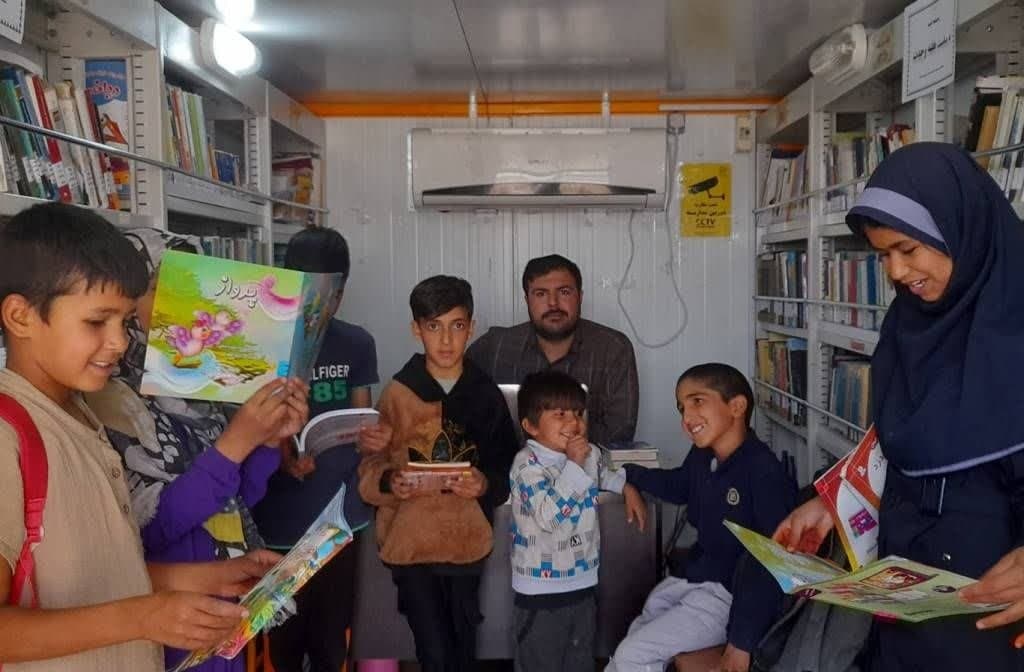 از اهدای کتاب در سرخس تا عصر شعر در سبزوار