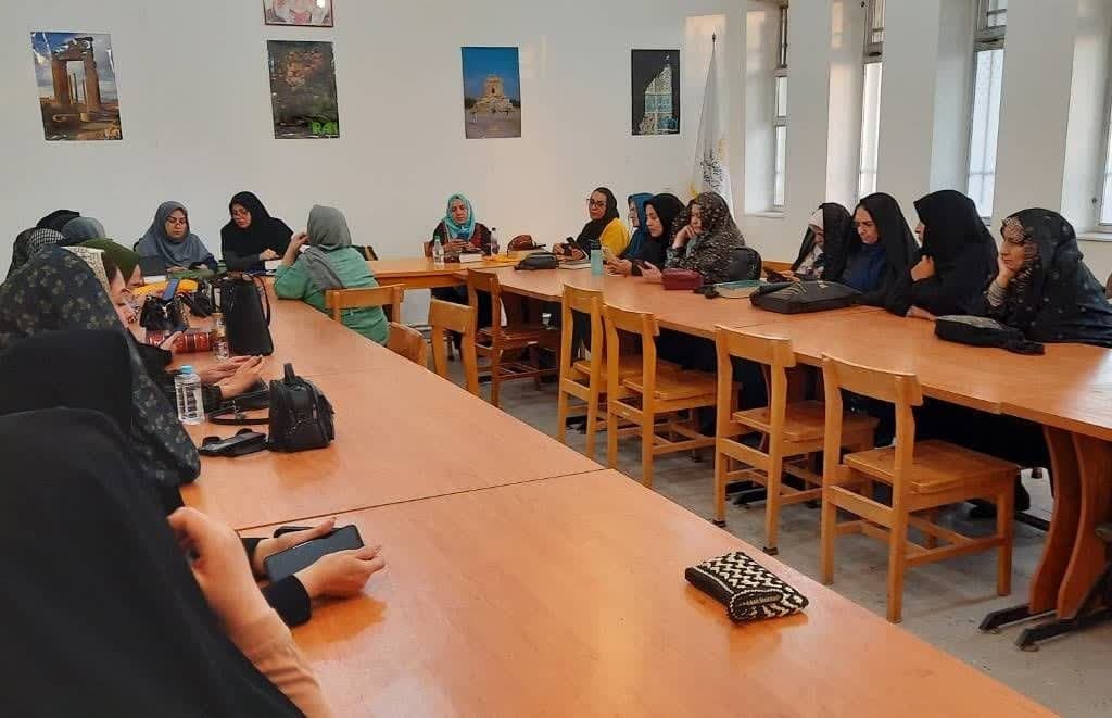 از اهدای کتاب در سرخس تا عصر شعر در سبزوار