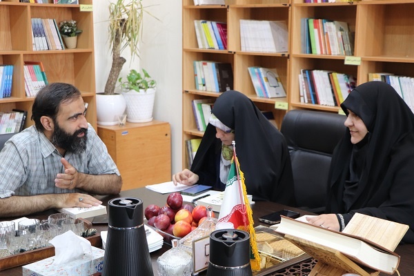 رمان نوجوان جدی در بازار نمیبینم/ نمیخواستم نمادین بنویسم