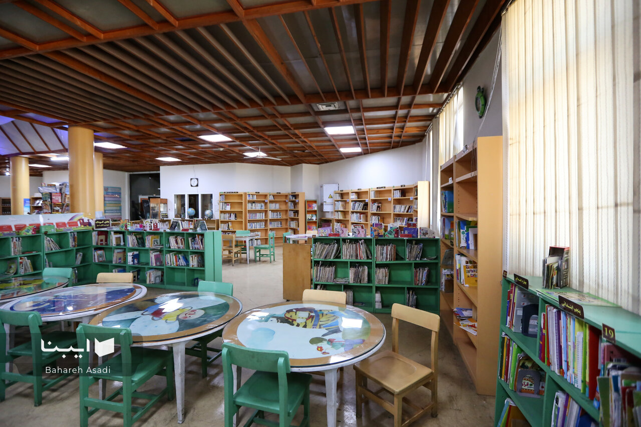 کودکان و نوجوانانی که دورِ درخت دانایی میگردند/ ۳۷۵۰ کتابیار کودک و نوجوان در کتابخانه فرهنگسرای خاوران