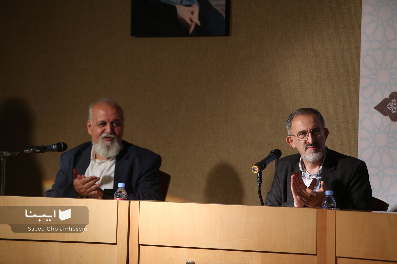 حافظ پنجره ادب فارسی به غرب است