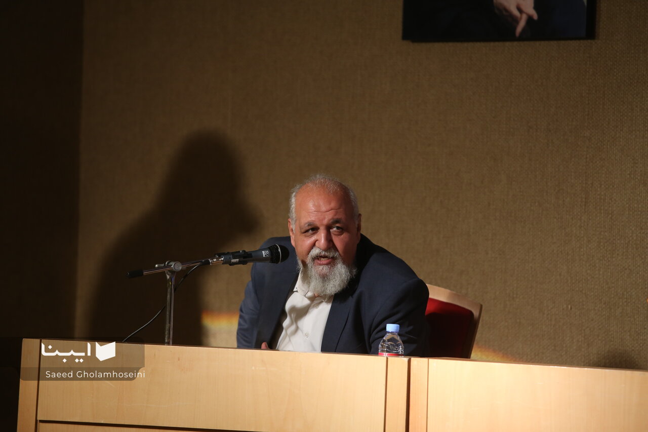 حافظ پنجره ادب فارسی به غرب است