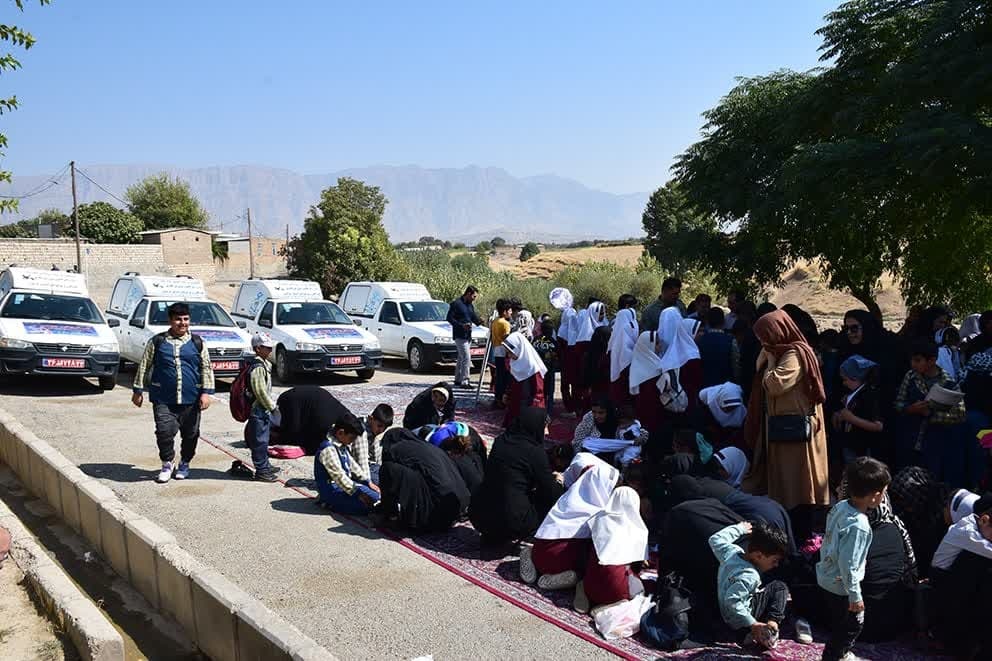 «کاروان مهر» کانون لرستان به مناطق کم‌برخوردار رفت