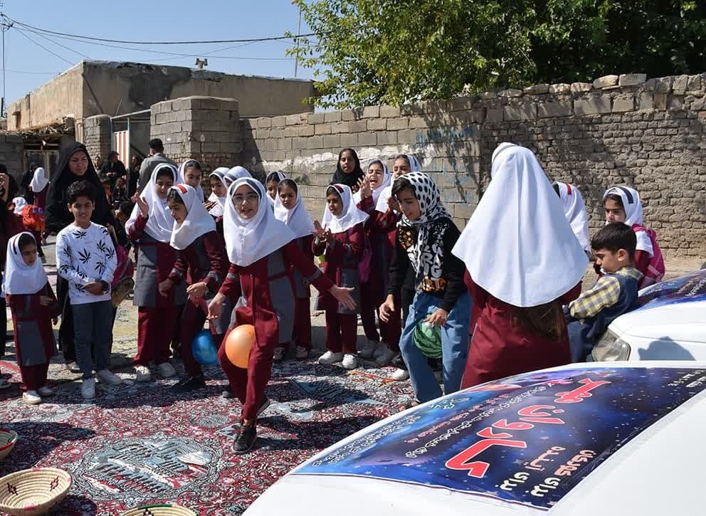 «کاروان مهر» کانون لرستان به مناطق کم‌برخوردار رفت