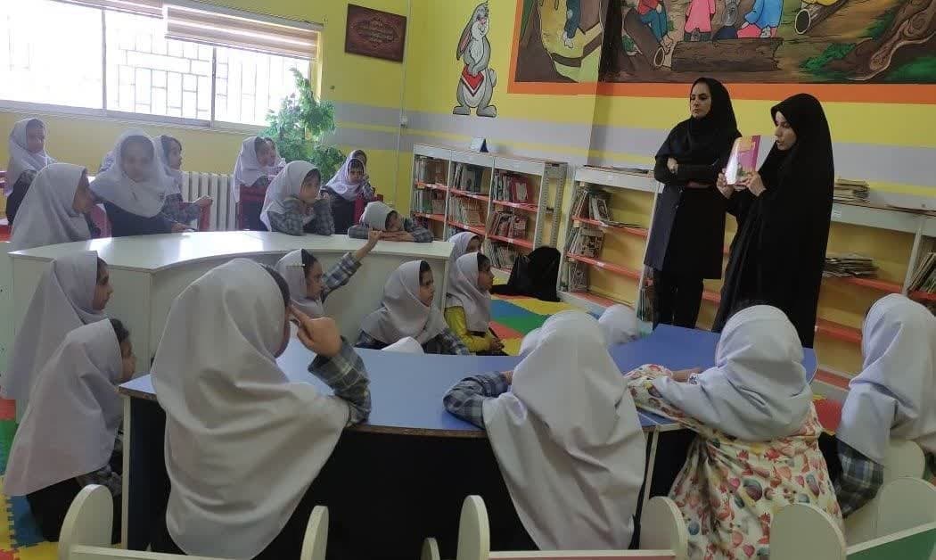 برگزاری نشست «سیمای سپهری در ادب پارسی» در تربتحیدریه / اهدای کتاب در کلات