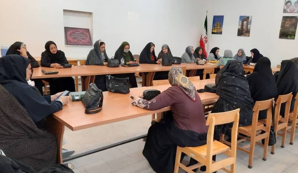 برگزاری نشست «سیمای سپهری در ادب پارسی» در تربت‌حیدریه / اهدای کتاب در کلات
