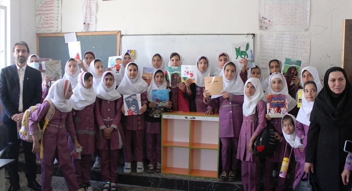 یار مهربان در کلاس‌های روستای مهریان