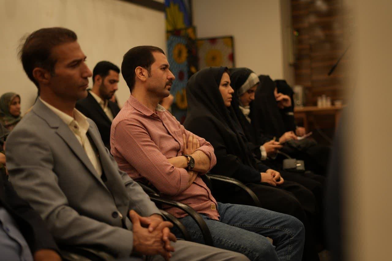 ضرورت برگزاری دورههای آموزشی ادبیات پایداری در لرستان