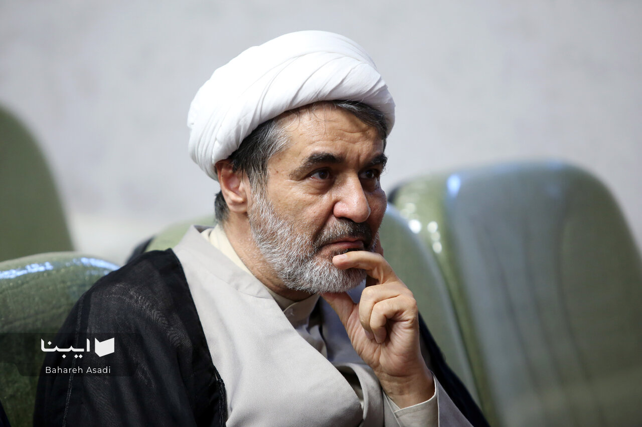 موفق در تلفیق دادههای مکتوب و شفاهی