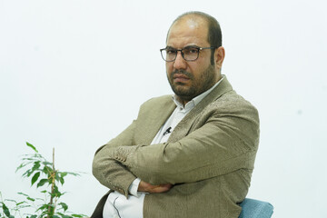 دو روایت متقابل از تنگه ابوقریب