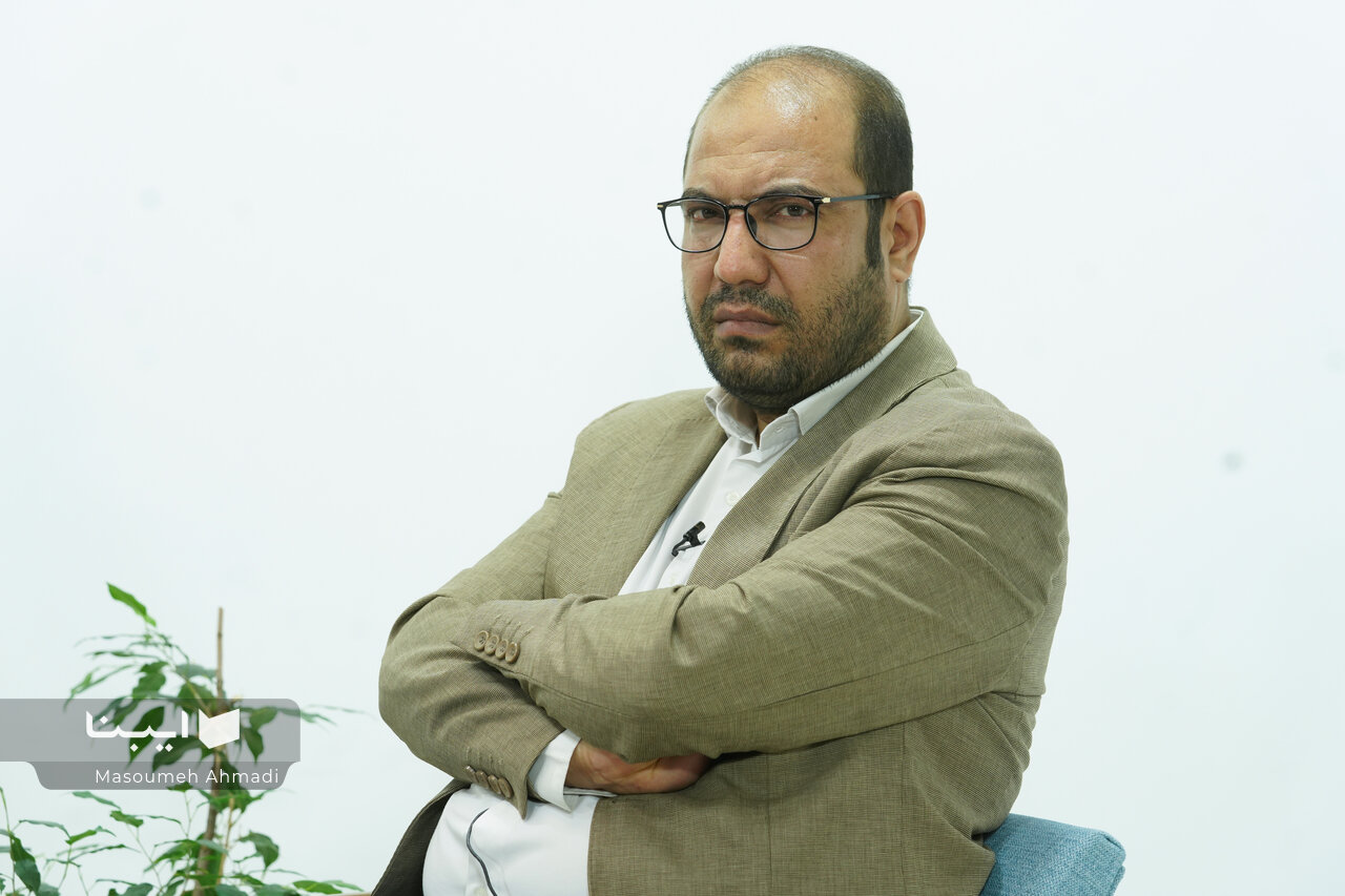 دو روایت متقابل از تنگه ابوقریب