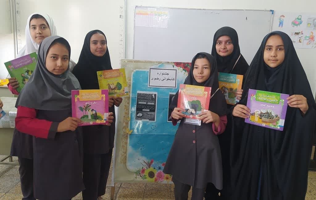 بزرگداشت «شفیعی کدکنی» در تربتحیدریه/ اهدای کتاب توسط خانهکتاب به روستای بزنگان