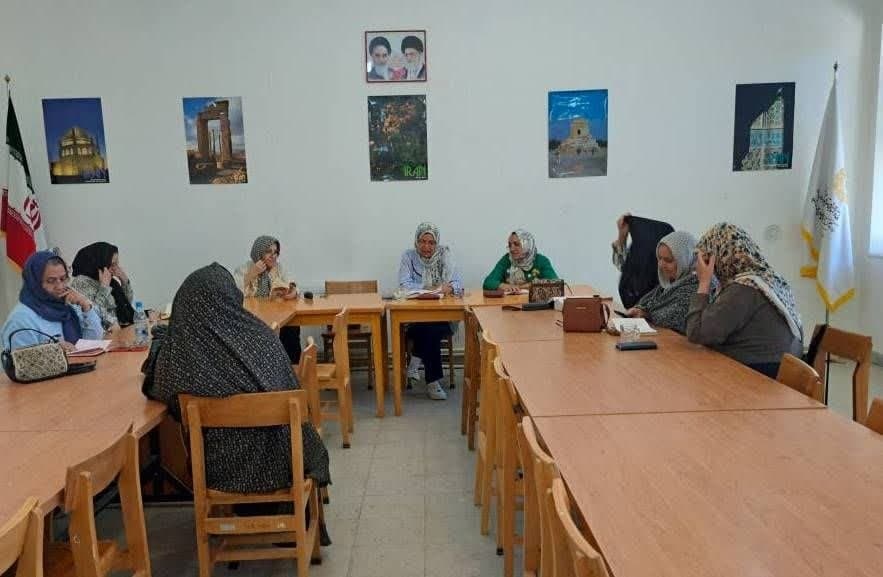 بزرگداشت «شفیعی کدکنی» در تربتحیدریه/ اهدای کتاب توسط خانهکتاب به روستای بزنگان