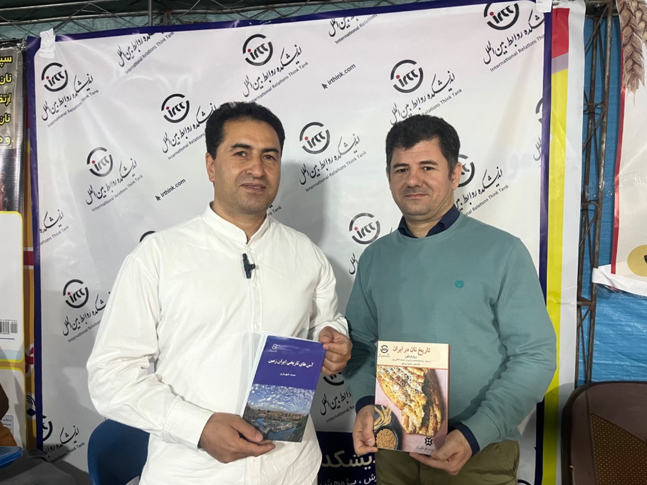 رویدادی «برای نان و کتاب»/ بفرمایید کتاب به همراه لقمهای نان!