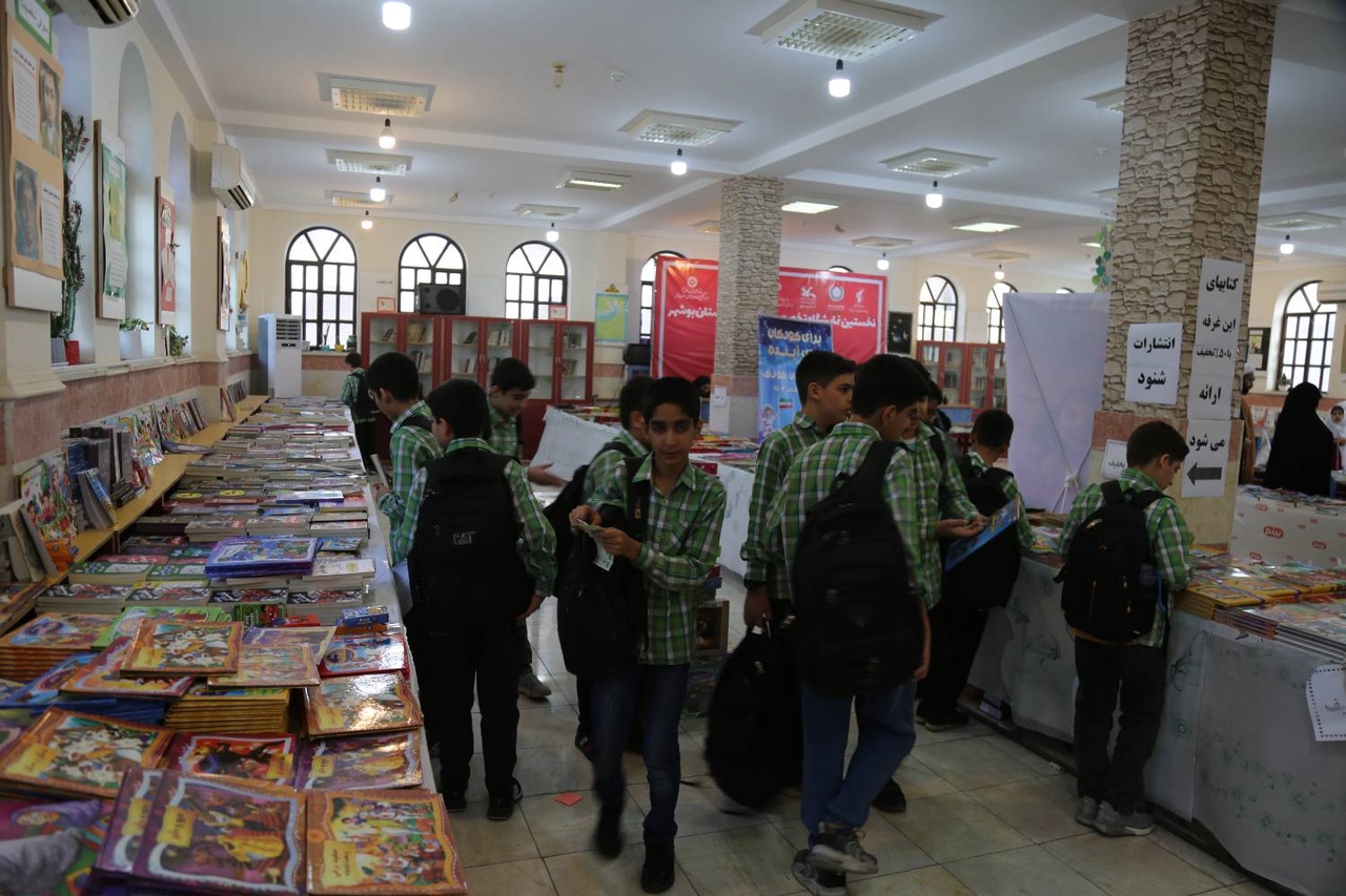 استواری نمایشگاه تخصصی کتاب کودک بوشهر بر ادبیات کهن ایران/ نمایشگاهی که کودکان را با کتاب آشتی میدهد