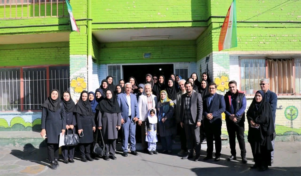 اهدای ۱۰۰ جلد کتاب به مدرسه کمبرخوردار ارومیه