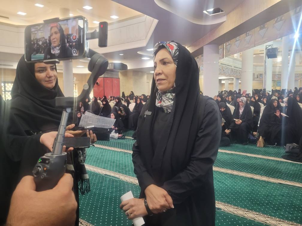 تقریظ مقام معظم رهبری بر کتاب «پاییز آمد» رونمایی شد