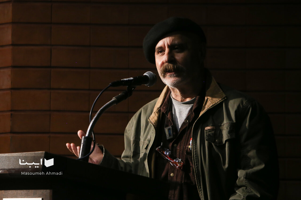 هنوز زخم عمیق مهجور ماندن شاعران و ترانهسرایان باز است