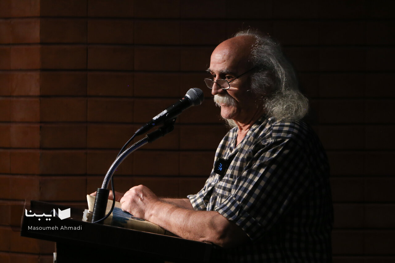 هنوز زخم عمیق مهجور ماندن شاعران و ترانهسرایان باز است