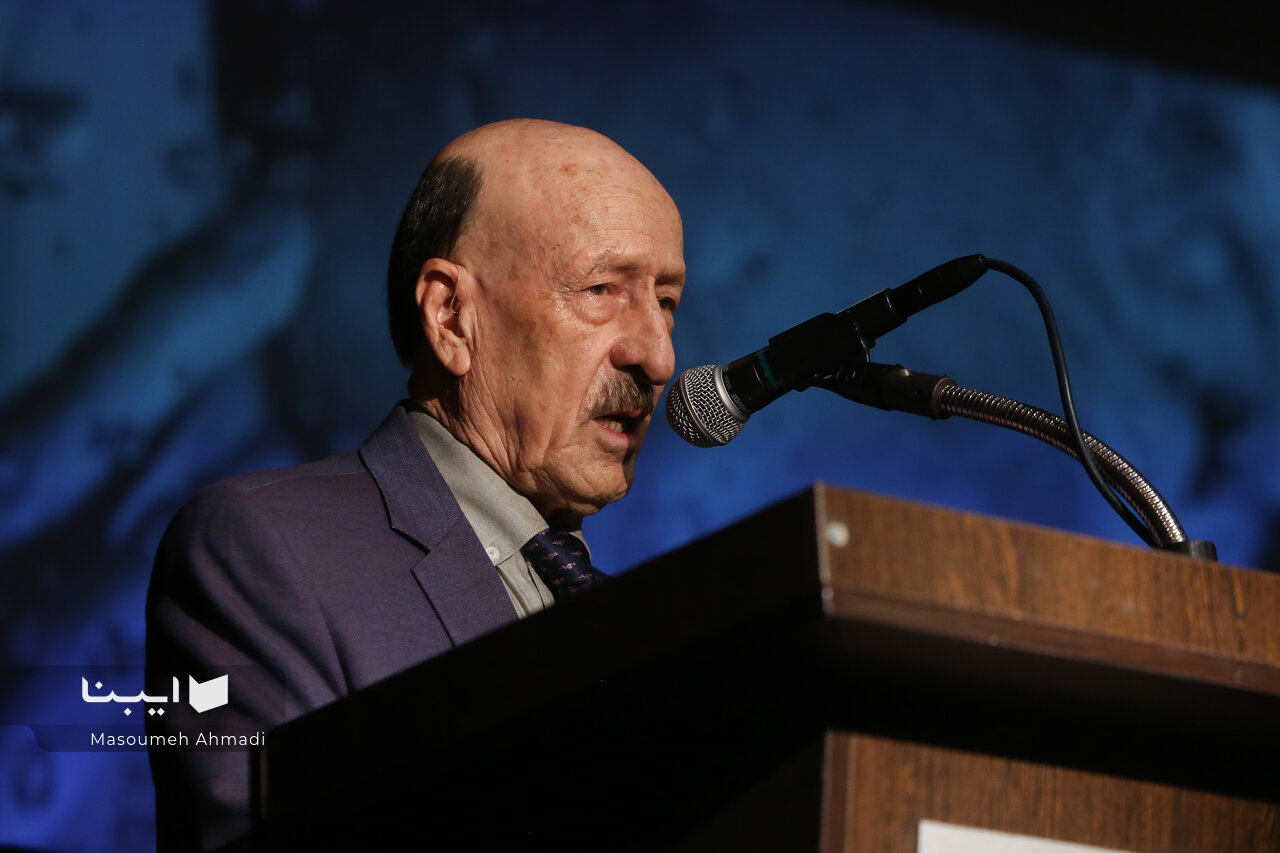 هنوز زخم عمیق مهجور ماندن شاعران و ترانهسرایان باز است