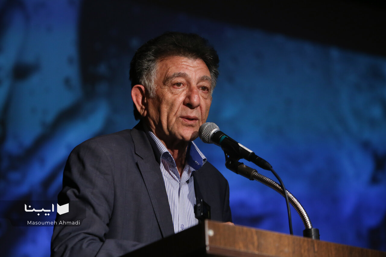 هنوز زخم عمیق مهجور ماندن شاعران و ترانهسرایان باز است