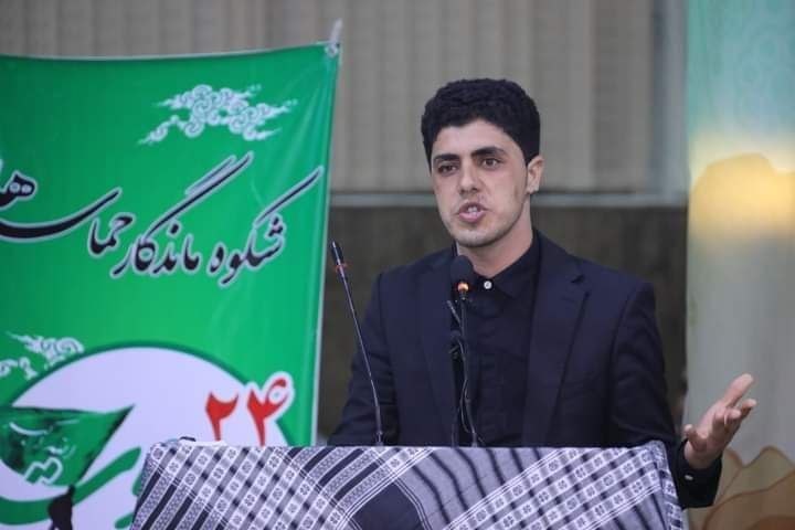 پارسیستیزی آب در هاون کوبیدن است/ شاعر برای دلخوشی خود نگشتهایم