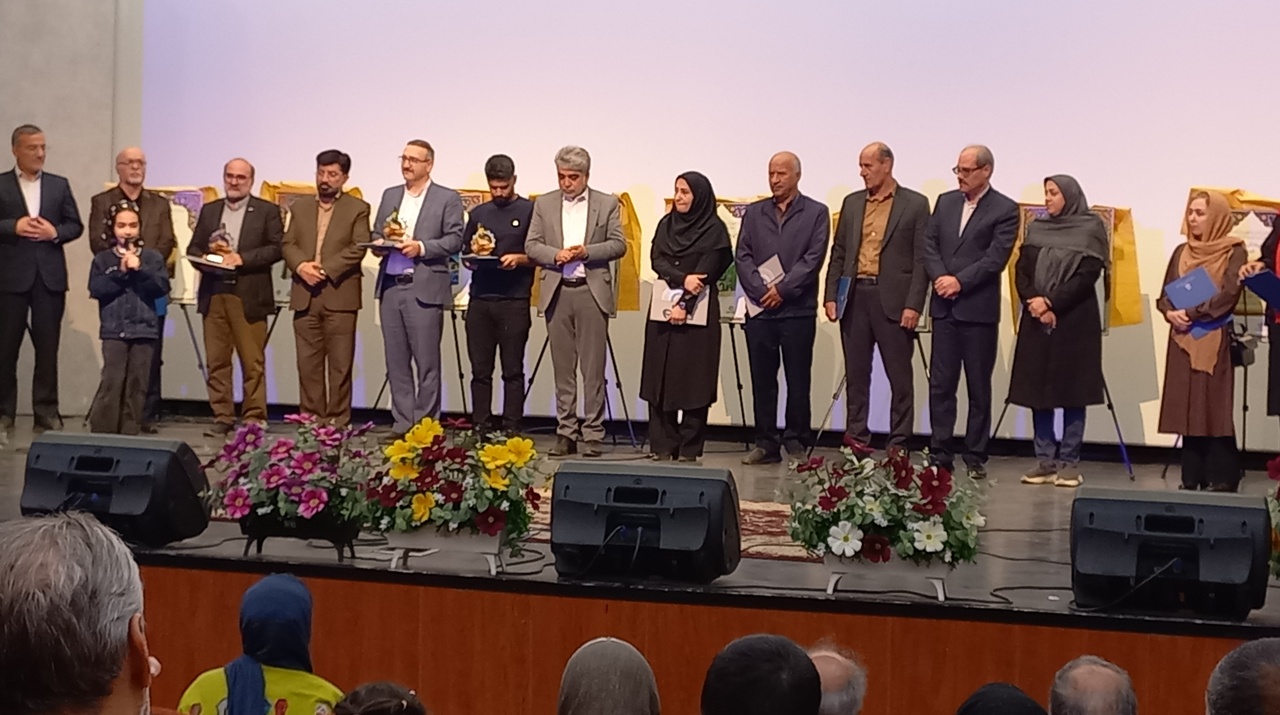 برترینهای پدید آورنده آثار مکتوب «فرهنگ و آداب عام اراک» جایزه گرفتند
