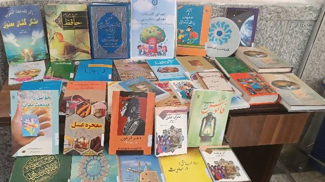 ۱۱۸ نسخه کتاب به کتابخانه آیسک اهدا شد