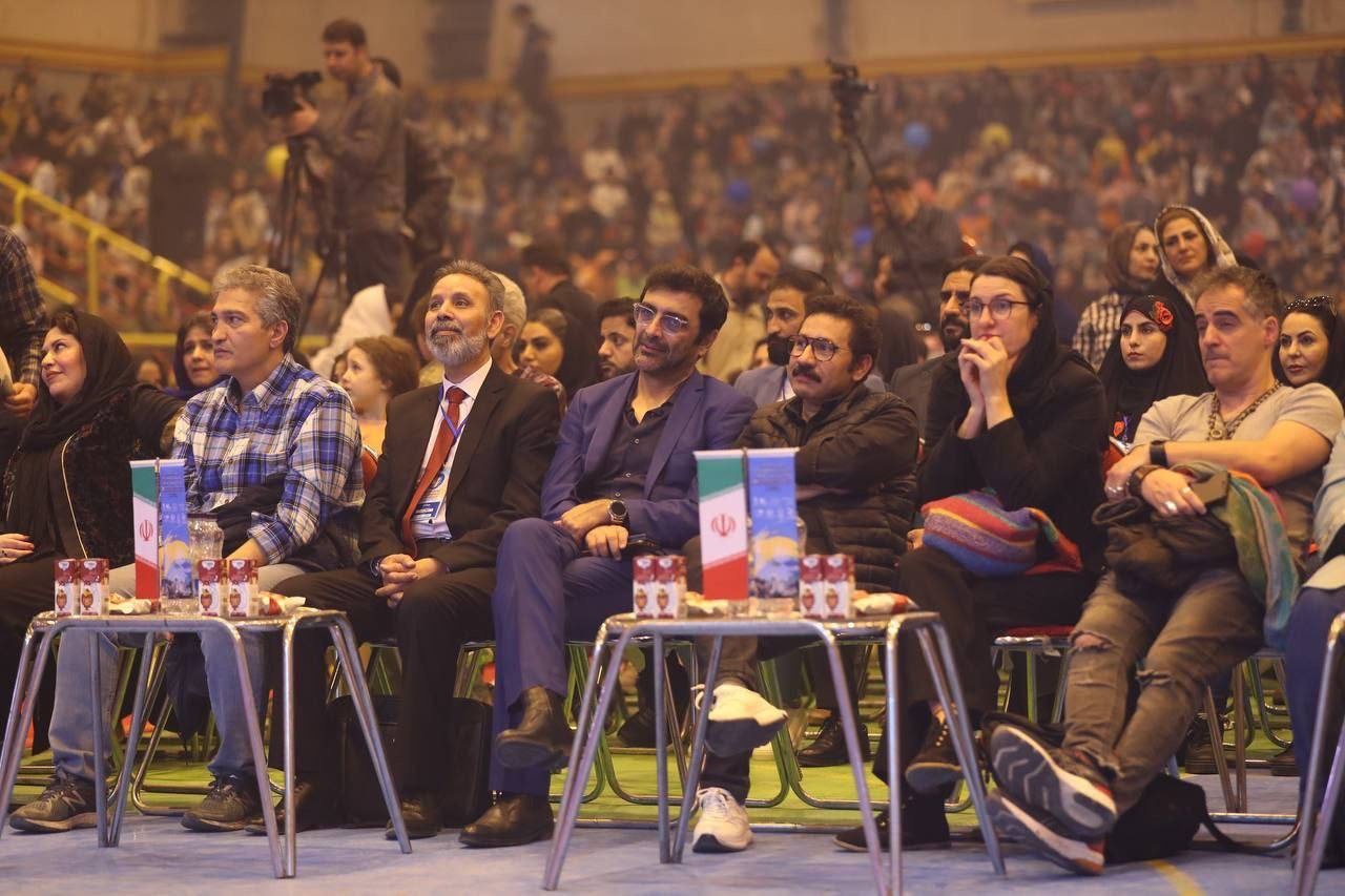 جشنواره تئاتر کودک و نوجوان در همدان آغازبهکارکرد/ برپایی غرفه کتابهای کودکانه در آیین افتتاحیه