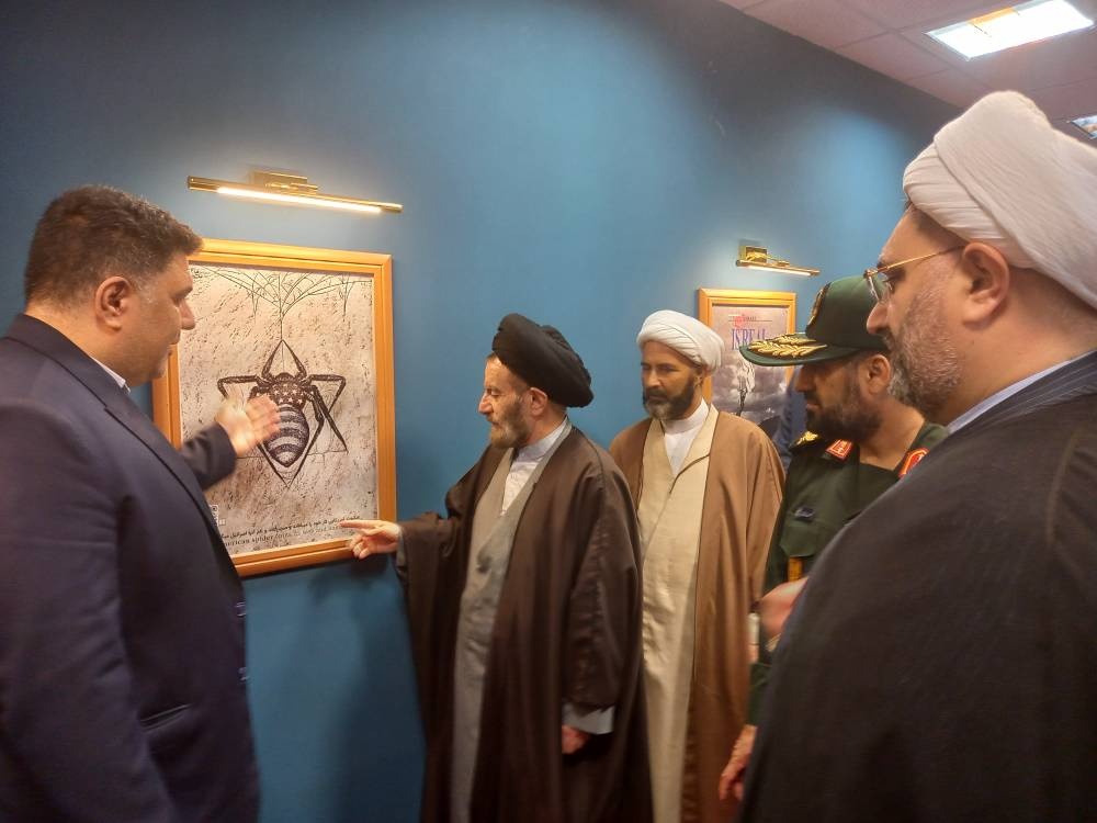 نمایشگاه عکس «نسخ» در کتابخانه مرکزی خرمآباد افتتاح شد