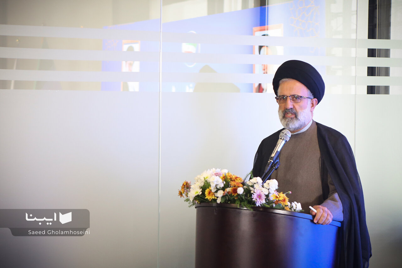 پاسخگویی به شبهات، کتابفروشی را به محل تضارب آرا تبدیل میکند/ نگذاریم کتابها دچار زودمرگی شوند