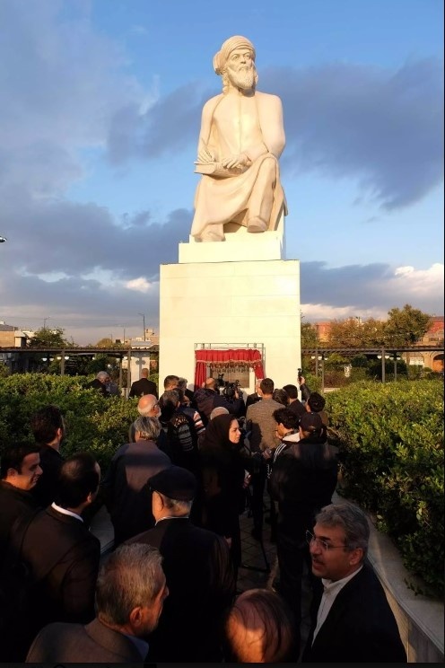 مجسمه «مولانا» شاعر و حکیم بزرگ ایرانی در میدان محمدیه تهران رونمایی شد