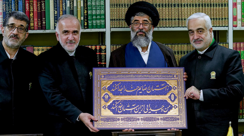 کتابهای آیتالله بروجردی علم الهدایی به کتابخانه رضوی اهدا شد