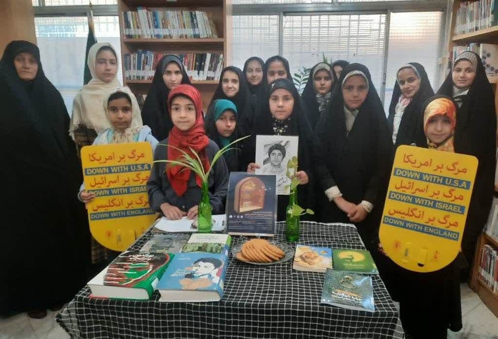 مثنویخوانی در بیدخت/ اهدای کتاب در سرخس