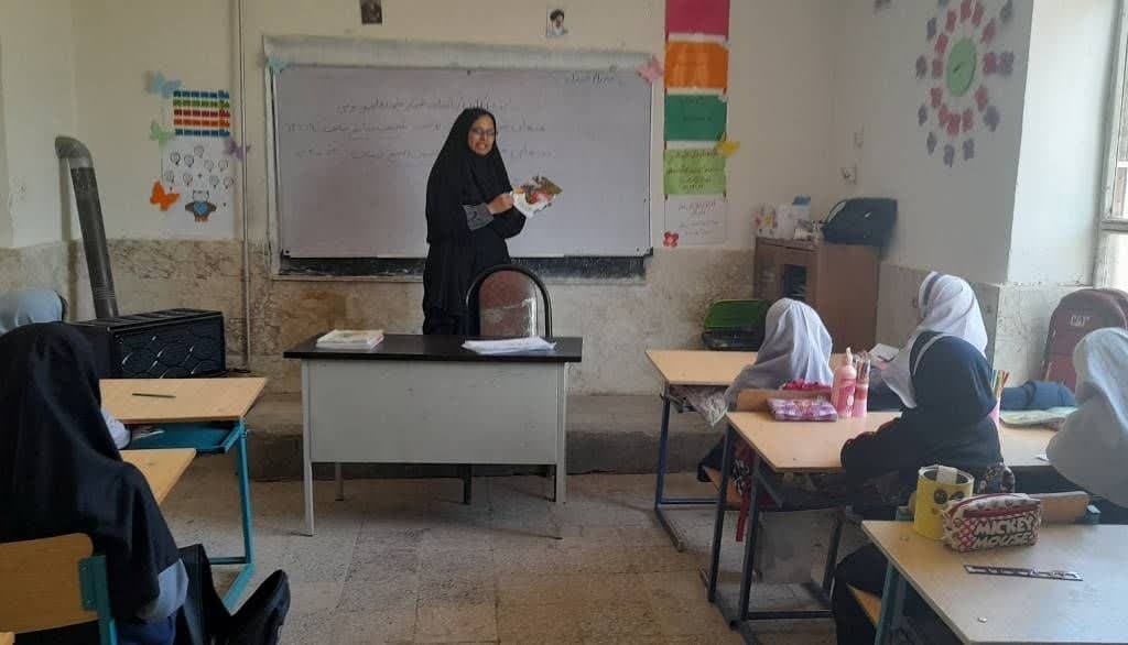 مثنویخوانی در بیدخت/ اهدای کتاب در سرخس