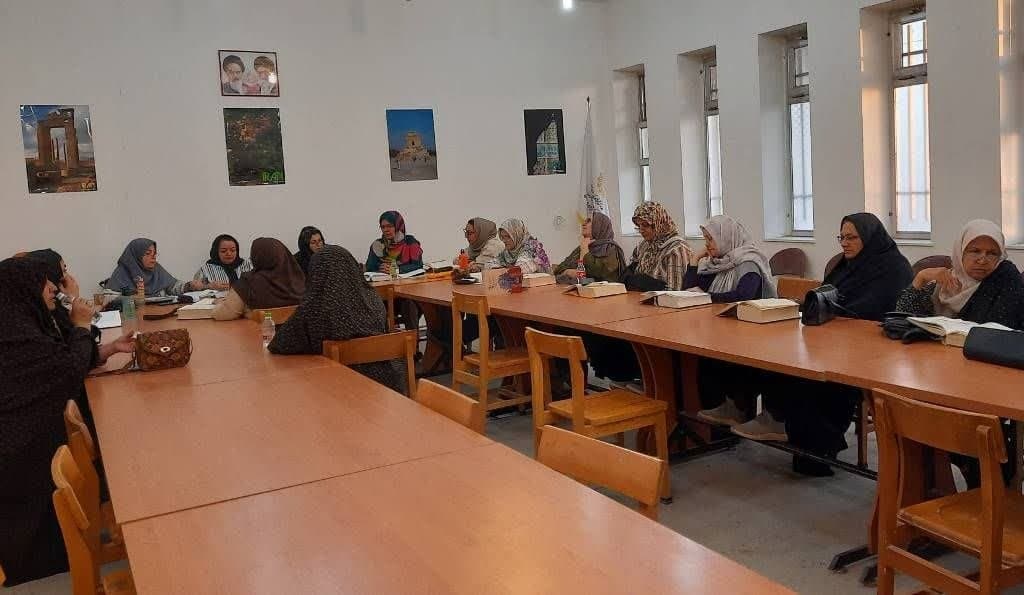 مثنویخوانی در بیدخت/ اهدای کتاب در سرخس