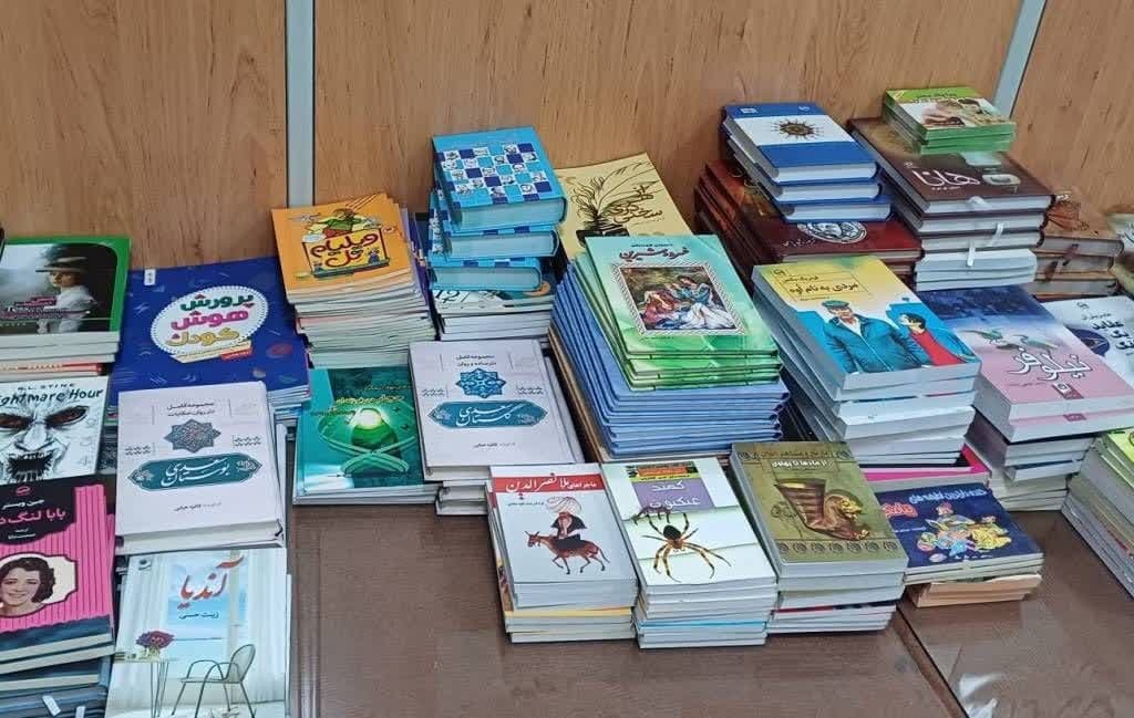 مثنویخوانی در بیدخت/ اهدای کتاب در سرخس