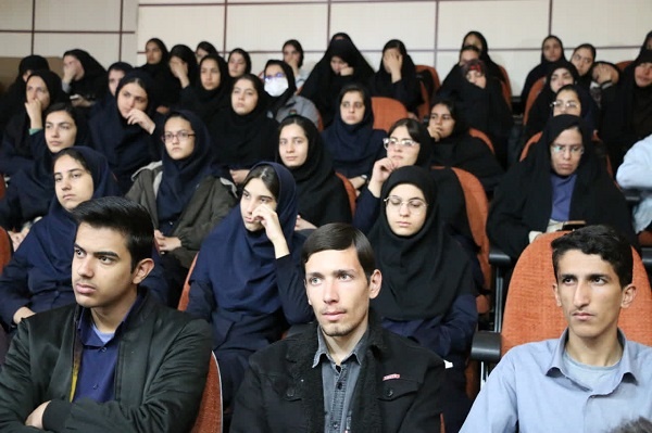 مبارزه با جهل از اصلیترین محورهای منظومه فکری رهبر معظم انقلاب است