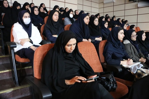 مبارزه با جهل از اصلیترین محورهای منظومه فکری رهبر معظم انقلاب است