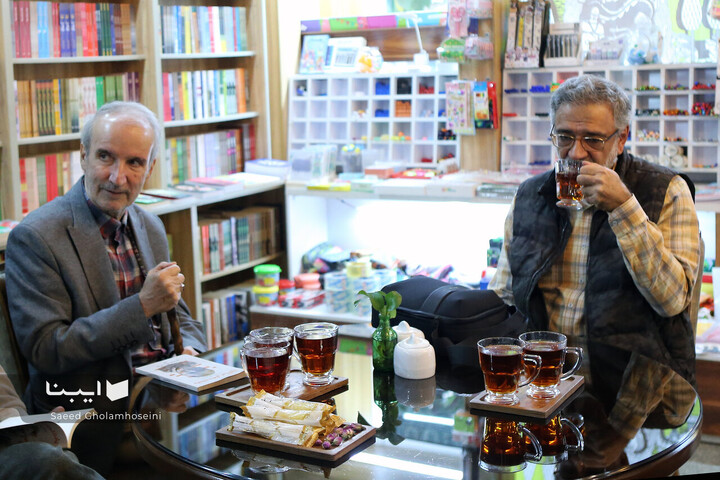 رونمایی کتاب «یادداشت‌های بی‌تاریخ»