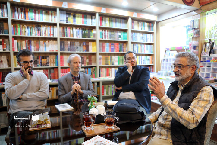 رونمایی کتاب «یادداشت‌های بی‌تاریخ»