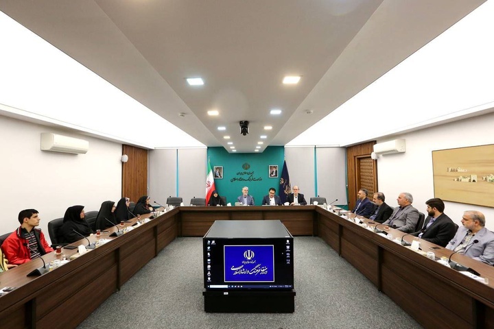 وزارت فرهنگ در شورای فرهنگ عمومی نقش قرارگاهی و مرجعیت تثبیت شده دارد