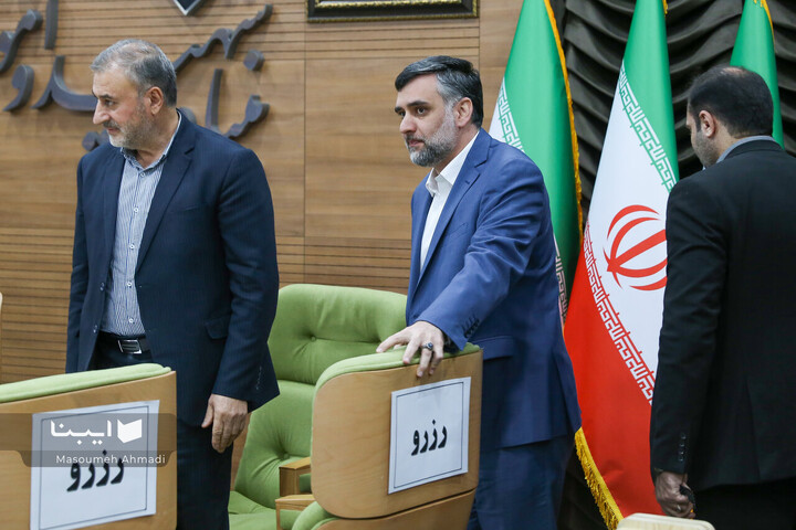 مراسم تجلیل از نویسندگان و صداپیشگان آثار ایثار و شهادت