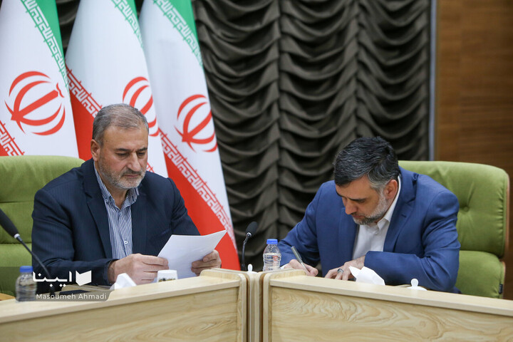 مراسم تجلیل از نویسندگان و صداپیشگان آثار ایثار و شهادت