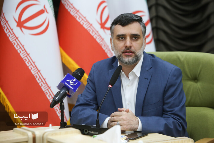 مراسم تجلیل از نویسندگان و صداپیشگان آثار ایثار و شهادت