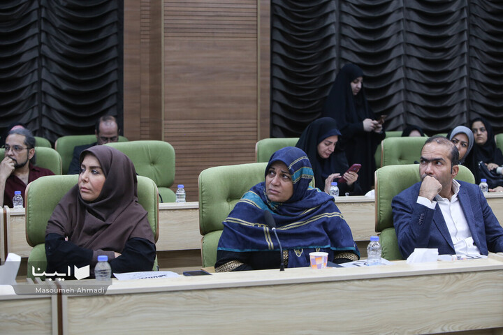 مراسم تجلیل از نویسندگان و صداپیشگان آثار ایثار و شهادت